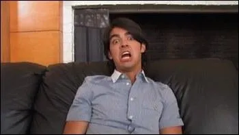 Quelle est cette star qui fait une grimace ?