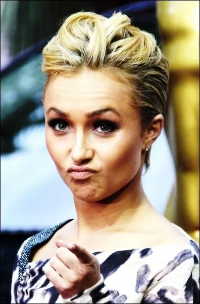 Quelle est cette star qui fait une grimace ?