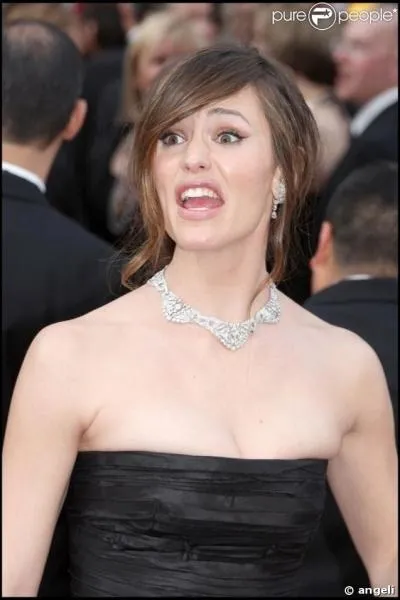 Quelle est cette star qui fait une grimace ?