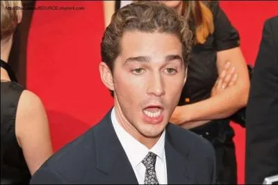 Quelle est cette star qui fait une grimace ?