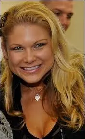 Quelle est la vrai nom de Beth Phoenix ?