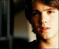 Vampire Diaries : Quel est le prnom du frre d'Elena ? (saison 1)