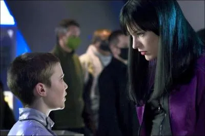 (2006) Le gouvernement est en guerre contre une nouvelle race d'humains mutants : les hmophages.