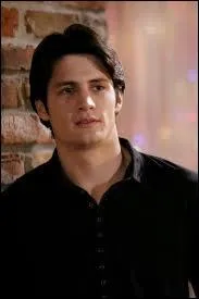 Deux hommes prtent de l'argent  Nathan. Mais que lui demandent-ils en change ?