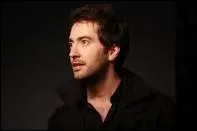 Le fr�re du h�ros, Keywan, apprend � sa famille qu'il est :