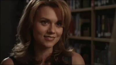 A la fin de la saison, Peyton crit les paroles d'une chanson connue sur le terrain de basket prs de fleuve pour Lucas. Quelle est cette chanson ?