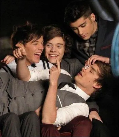 Qui pense que les filles  petites  sont les plus mignonnes ?