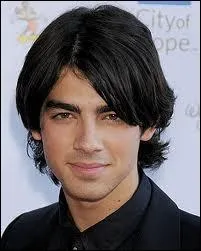 Quand les 1D ont rencontr Joe Jonas, ils ont voulu lui faire une blague qui a chou car... a oubli ce qu'il devait faire.