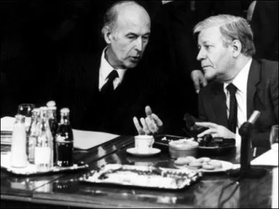 Quel chancelier allemand se trouve sur cette photo au ct de Valry Giscard d'Estaing ?