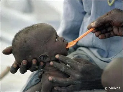 Parmi ces causes du sous-développement pour les pays anciennement colonisés, laquelle n'est pas (sauf rares exceptions) réelle ?