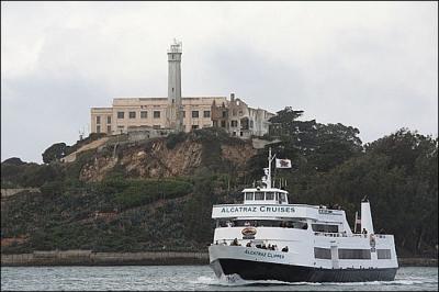 Par où doit-on emprunter le «Ferry» pour visiter la prison d'Alcatraz ?