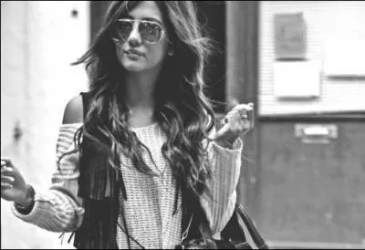 O la petite-amie de Louis fait-elle ses tudes ?