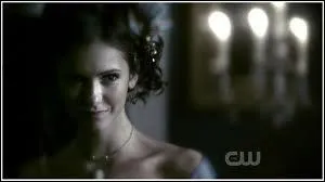 Que fait Stefan dans l'pisode 4 ?