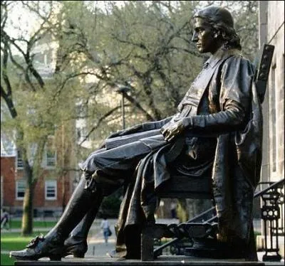 La statue de John Harvard porte �galement le nom de �statue des 3 mensonges�. Il y est �crit : John Harvard, 1638, fondateur. Lequel n'est pas un mensonge dissimul� dans la statue ?