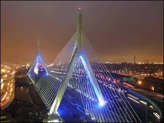 Le �Leonard P. Zakim Bunker Hill Memorial Bridge� traverse quelle source d'eau ?