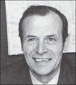 Premier patron du service des sports de la tlvision, il est galement le crateur et l'animateur de l'mission dominicale alliant chansons et sports   Tl-Dimanche  ... .