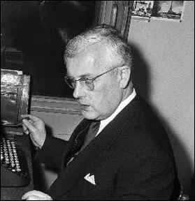 Quel est ce journaliste qui prsentait en 1960 cette mission de Frderic Rossif   la Vie des animaux   avec des commentaires acerbes ?