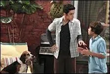 Alex lui a offert un petit chien mais l'animal s'avrera tre en fait ...