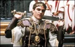 Quel empereur romain affronte le  Gladiator  Russell Crowe ?
