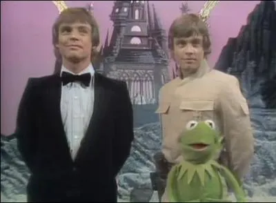 Quand il apparaît dans le Muppet Show, qu'a fait Mark Hamill qu'aucune autre star invitée sur le plateau n'a fait avant et après lui ?