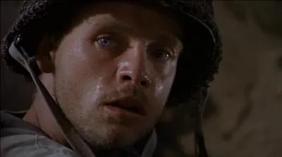 Dans quel film de guerre y a-t-il Mark Hamill jouant l'un des principaux soldats ?