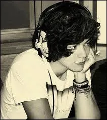 Et enfin, qui tait le guitariste dans son ancien groupe ?