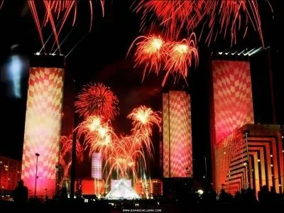 Quel concert a eu lieu le 14 juillet 1990,  Paris La Dfense, avec un record de 2 500 000 spectateurs ?