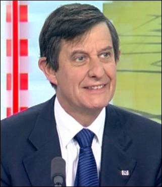Ex-ministre de Nicolas Sarkozy, mais vieil ami de Franois Hollande. A quel poste-cl s'apprte a tre nomm Jean-Pierre Jouyet ?