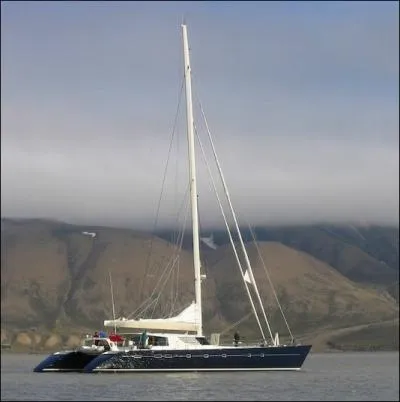 Quel comdien franais se retrouve devant le tribunal de Marseille pour une facture impaye  la suite de la location d'un catamaran de luxe ?