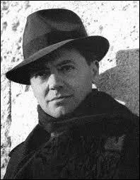 En 1964, quel ministre (lui-même enterré au Panthéon) prononça ces paroles : ''Entre ici Jean Moulin ! Avec ton terrible cortège d'ombres ! '' ?