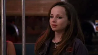 Comment s'appelle l'adolescente qu'hberge Brooke ?