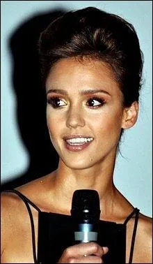 Quel est le nom complet de Jessica Alba ?