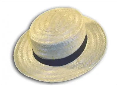 Avec son canotier, sur le ct, il a vu le nouveau chapeau de Zozo !