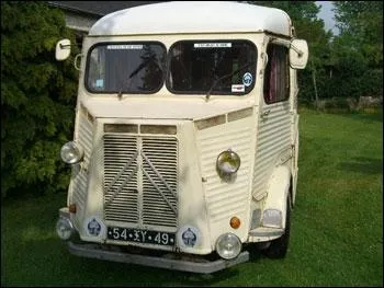 C'est dans ce vhicule que son personnage transporte des oeuvres d'art !