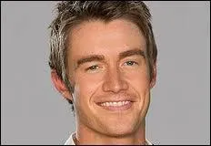 Comment s'appelle l'agent de Nathan ?