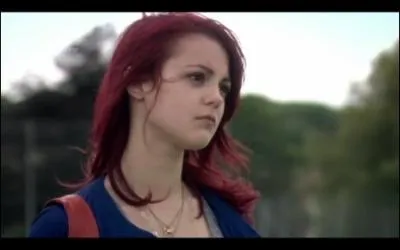 Comment prtend s'appeler Emily devant la mre de Sophia ?