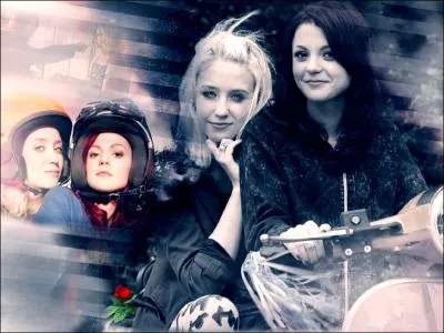 Que dit Naomie quand Emily lui apprend qu'elle vient vivre chez elle ?