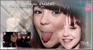 Qui la regarde de dehors ?