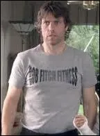 Dans le garage, Rob a l'air...