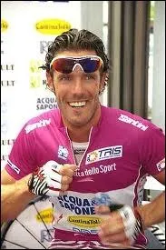 Il n'a jamais boucl la grande boucle mais il a remport 12 tapes en 8 participations. Comment s'appelle ce sprinter  playboy  ?