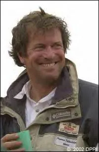 Hubert Auriol a particip de nombreuses fois au Paris-Dakar qu'il remporta 2 fois au guidon d'une moto et 1 fois comme pilote automobile. Sa naissance  Addis-Abeba lui a valu le surnom de :