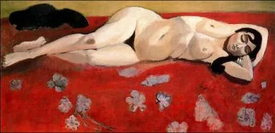 Nu couch sur un fond rouge