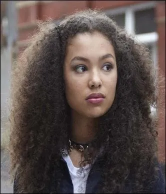 Quel personnage de la srie anglaise  Skins n'est  pas dcd ?