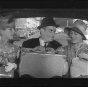 Dans ce film  sketchs de 1963, il est Antoine Beaurepaire gagnant du gros lot de la Loterie nationale... .