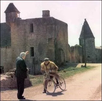 Il est flicien Mazeray, brocanteur prt  tout pour rcuprer une oeuvre d'art dans un film ralis par Denys de la Patellire ... .