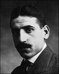 Quelle tait la spcialit de Jean Bouin, qui a laiss son nom  de nombreuses infrastructures sportives, dont le stade parisien voisin du Parc des Princes ?