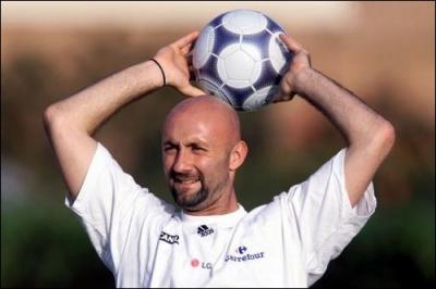 Fabien Barthez fut un des joueurs de l'quipe gagnante de la Coupe du monde de football 1998. Slectionn  87 reprises en quipe de France, il y occupait le poste de :