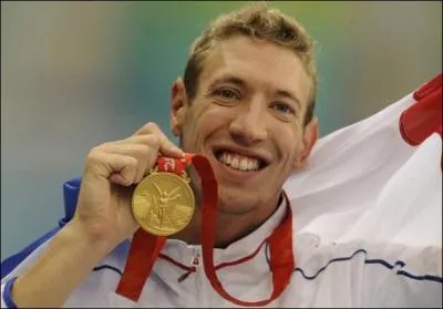 En 2008, aux JO de Pkin, le nageur Alain Bernard remporta 3 mdailles : 1 d'or, 1 d'argent et 1 de bronze. La mdaille d'or fut obtenue en 47s 21 en :