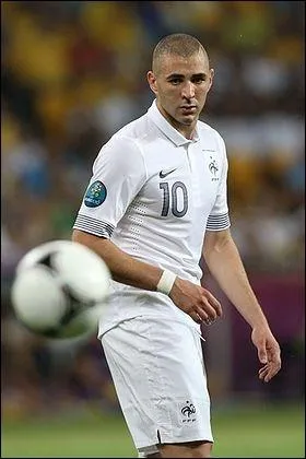 Aprs un long parcours au sein de l'Olympique lyonnais Karim Benzema joue au Real Madrid depuis 2009. Quelle est la particularit attache  son 100me but marqu ? (pour le Real)