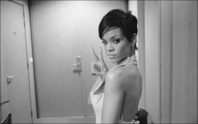 Comment s'appelle cette chanteuse ?